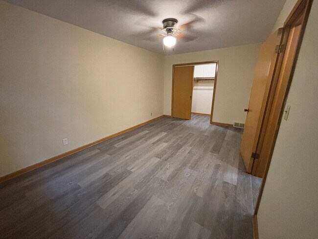 Building Photo - Forest Home 8 Unit