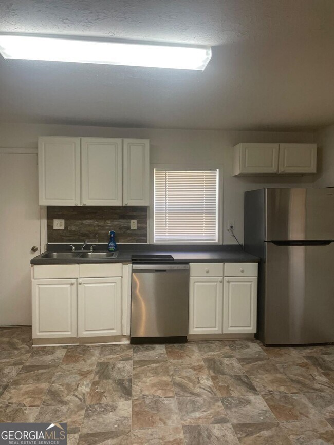 Building Photo - 2294 Bouldercrest Rd