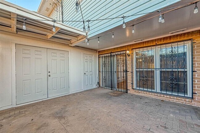 Building Photo - 2118 Straight Creek Dr