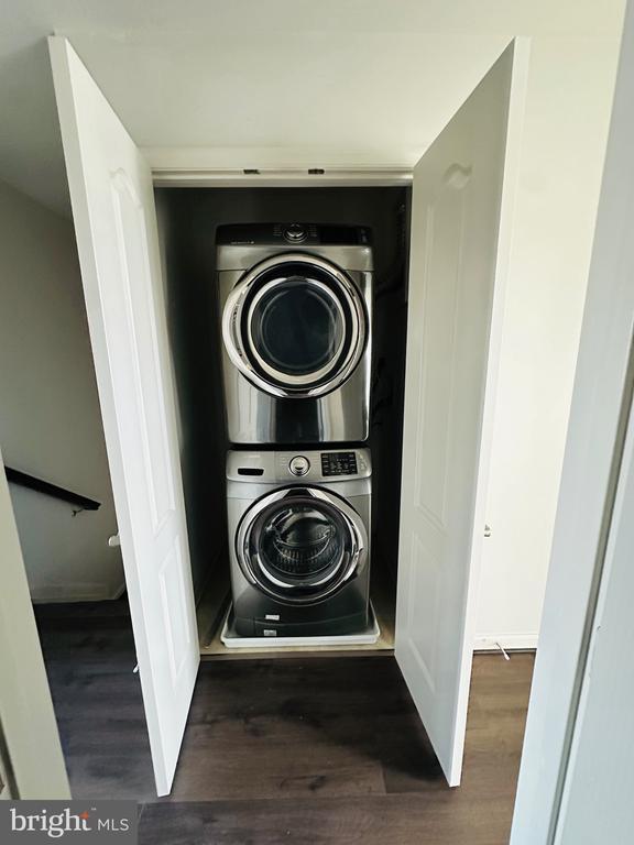 Building Photo - 9448 Adelaide Ln