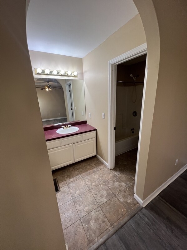 Building Photo - 106 Stone Henge Ln
