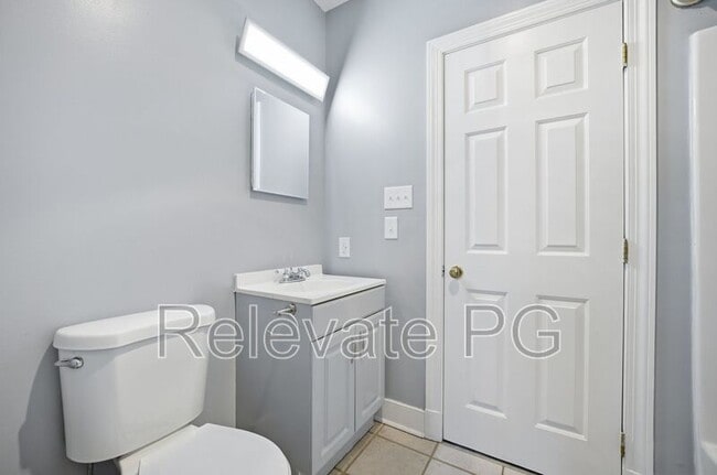 Building Photo - 2206 Parkwood Ave