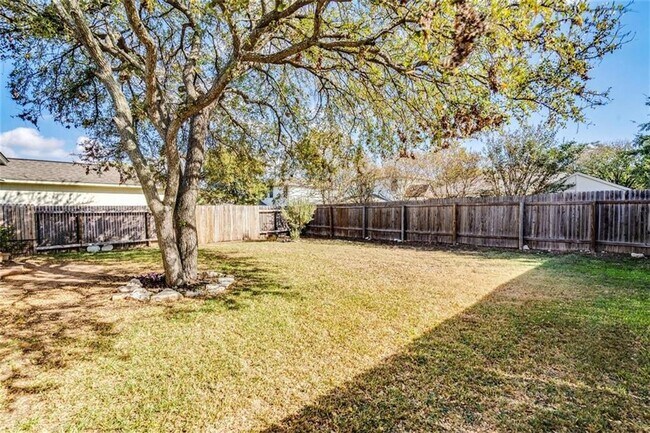 Building Photo - 1307 Dillon Lake Bend