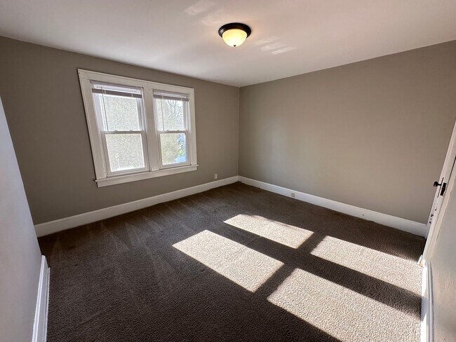 Building Photo - S Washington Ave 1041-1043 MLR