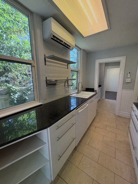 Building Photo - 859 S 900 E
