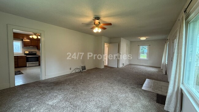 Building Photo - 2BD | 1BA Farmhouse with Garage, Shop, Sauna! - Oregon City