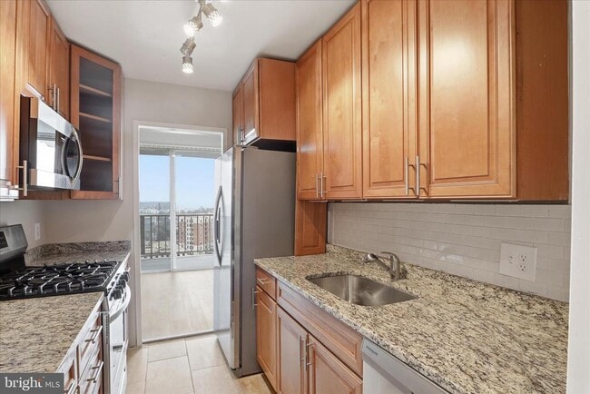 Building Photo - 301 N Beauregard St