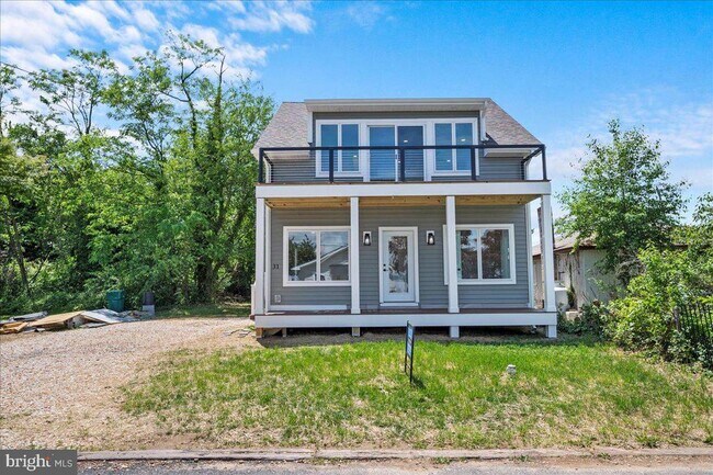 Building Photo - 31 Riverview Ave
