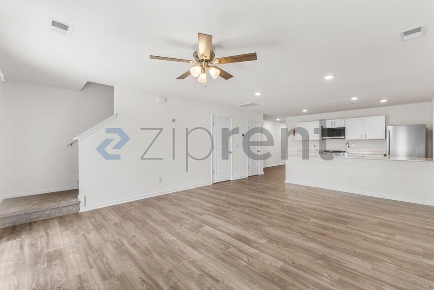 Building Photo - 1926 Tranquility Cir