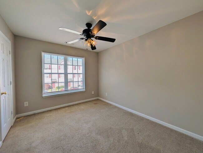 Building Photo - Great Rental Close to NC State