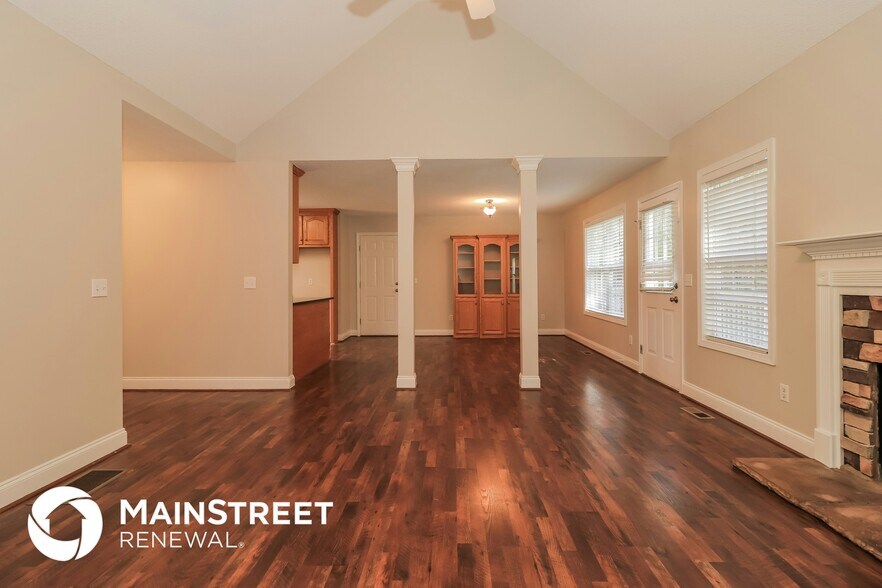 Building Photo - 13 Windrush Dr