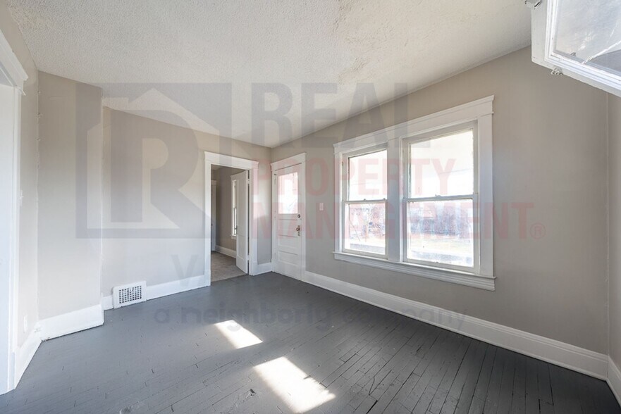 Building Photo - 987 Evangeline Rd