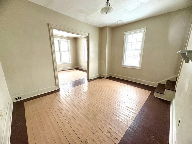 Building Photo - 3 Bedroom 1.5 Bathroom in Elizabethtown!