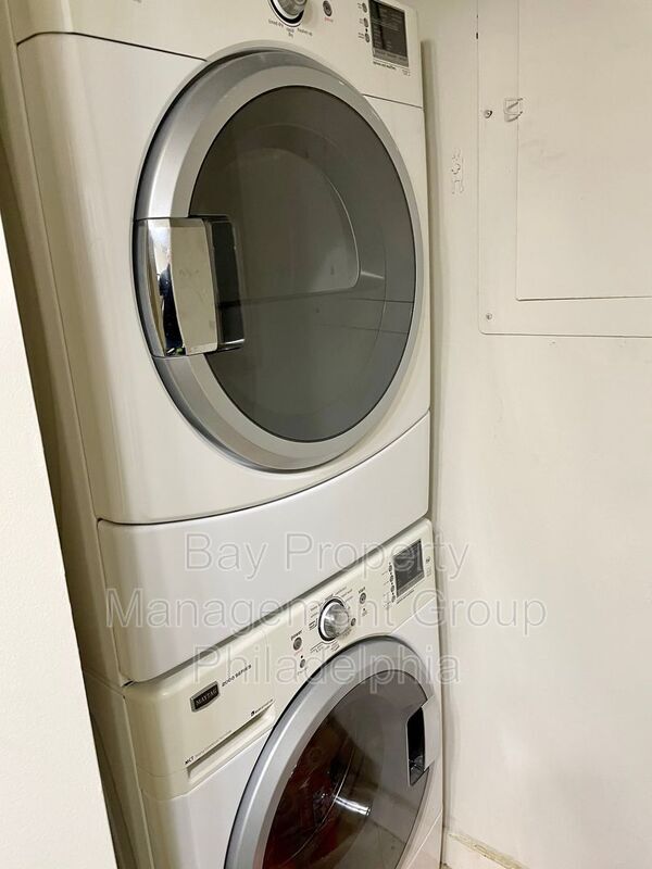 Building Photo - 3 N Christopher Columbus Blvd