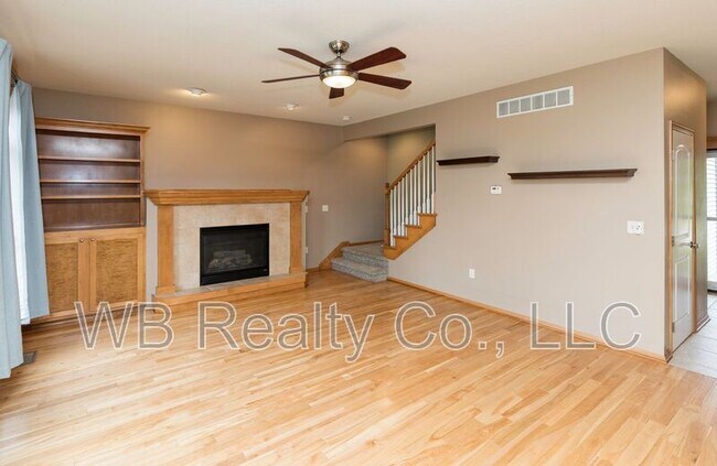 Building Photo - 645 SE Carefree Ln