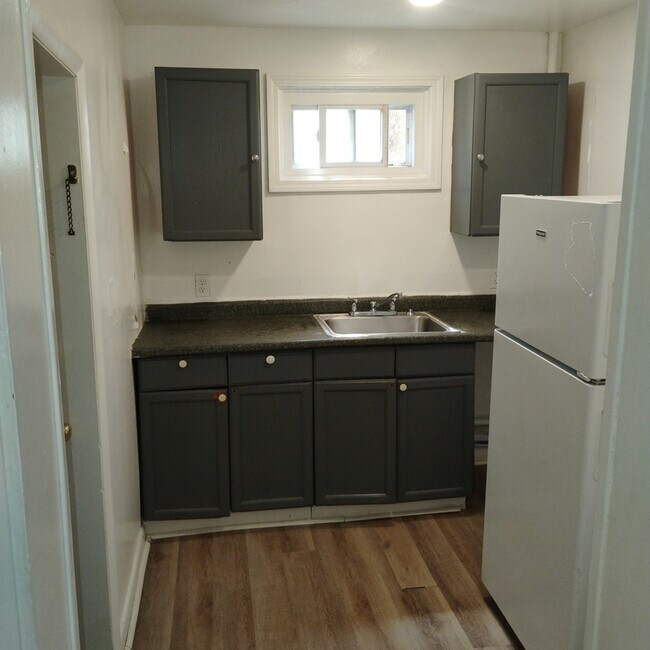 Building Photo - 452 A Hudson Ave