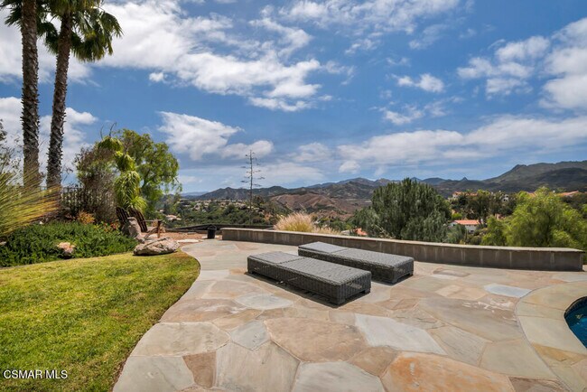 Building Photo - 2076 Hillsbury Rd