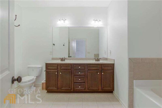Building Photo - 3382 Vintage Cir SE