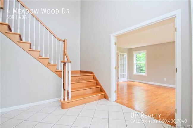Building Photo - 4 Meadow Wood Dr