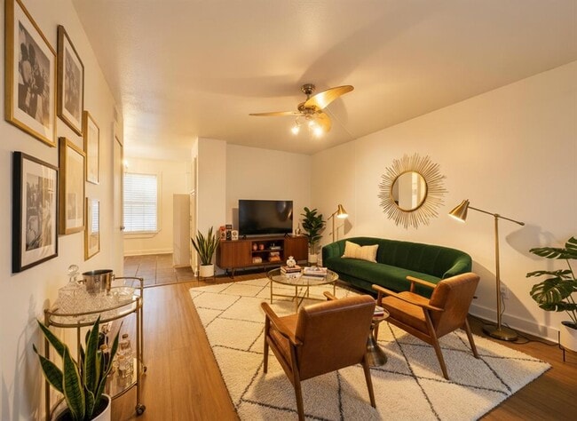 Building Photo - 3902 Peterson Ave