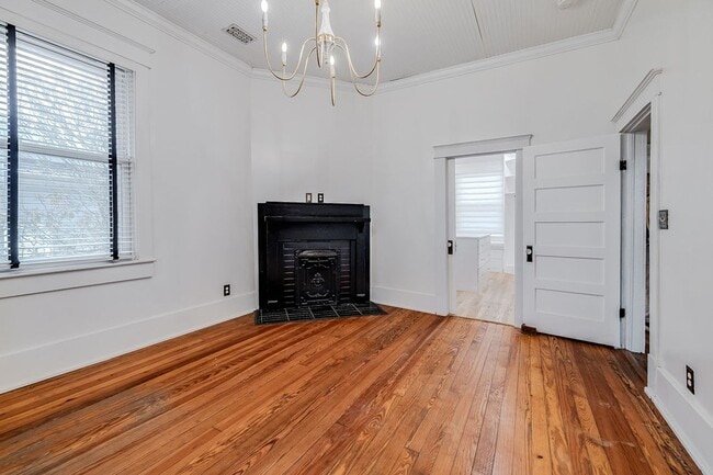 Building Photo - Beautiful Baldwin Park Craftsman home ready for move in!