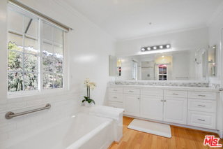 Building Photo - 3855 Rambla Pacifico St