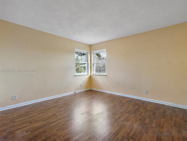 Building Photo - 931 SW 150th Ave