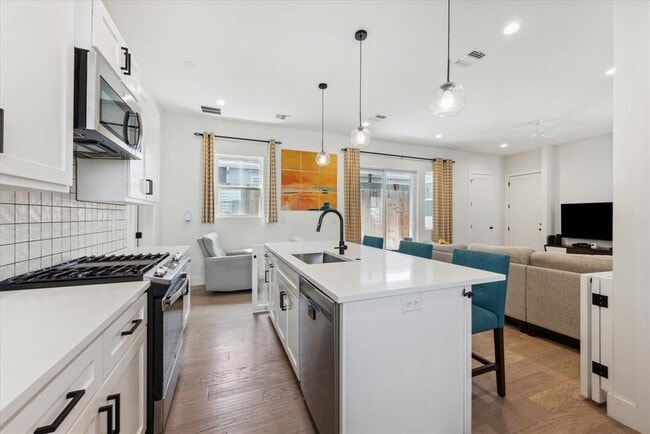 Building Photo - 5413 Blue Bird Ln