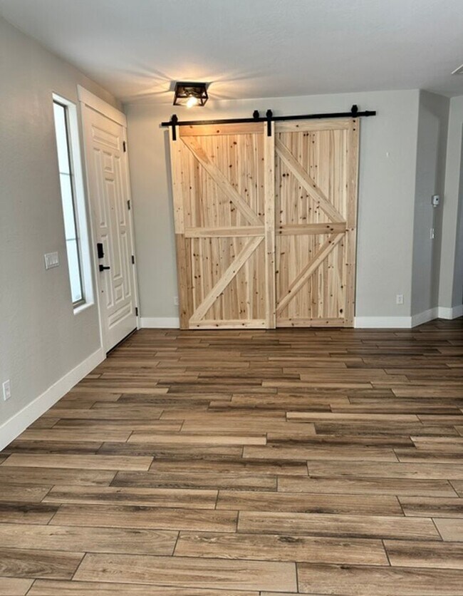 Building Photo - Beautiful Remodeled Cortina Home, 2310 sq ft, 4-bed, 2-bath home with a bonus den.