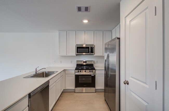 Building Photo - 18054 Le Gotte Ln