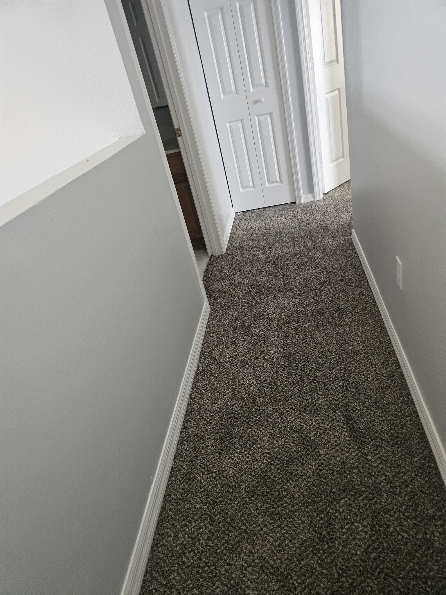 Building Photo - 302 Aylesbury Ct