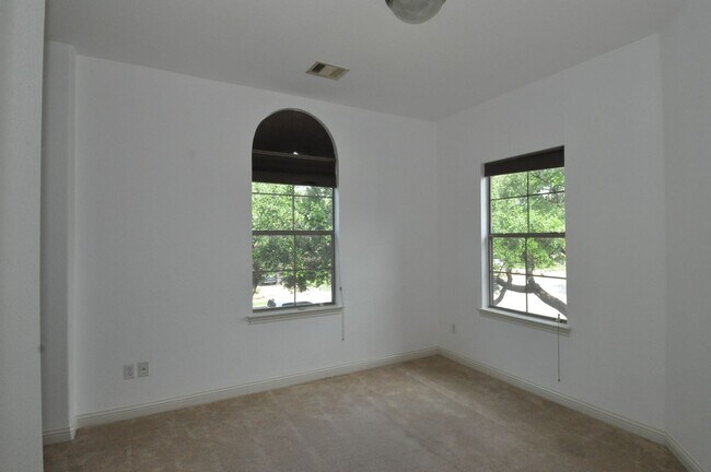 Building Photo - Beautiful Spacious Home FOR LEASE!