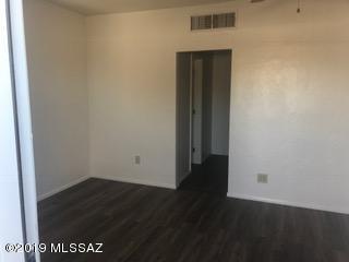 Building Photo - 308 E Alturas St