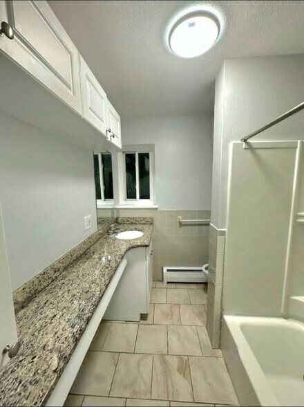 Building Photo - 504 Fountain St