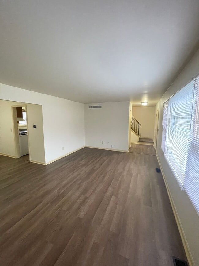 Building Photo - Spacious Two Story with 4 Bedrooms