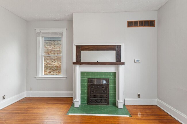 Building Photo - 2607 Robertson Ave