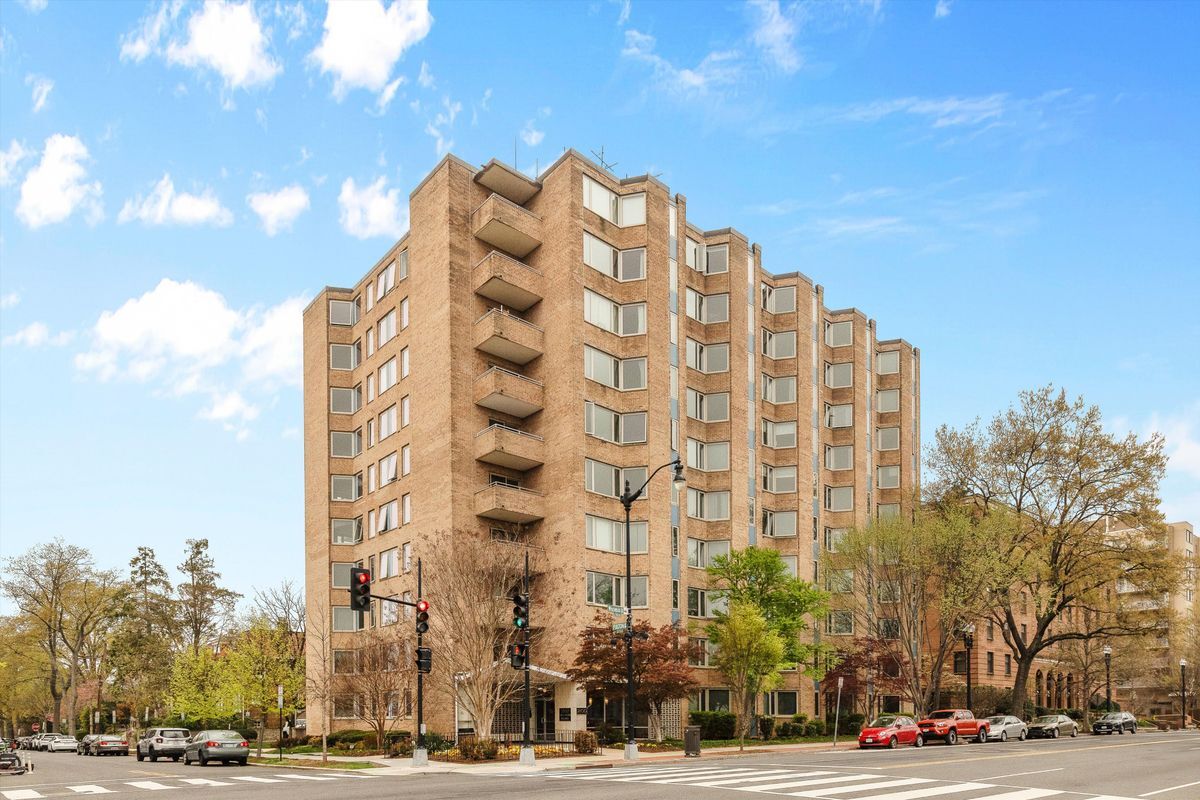 Building Photo - 2800 Wisconsin Ave NW