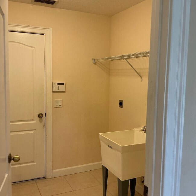 Building Photo - 3/2/2 RENTAL HOME AVAILABLE OFF DEL RIO AND PT ST LUCIE BLVD.