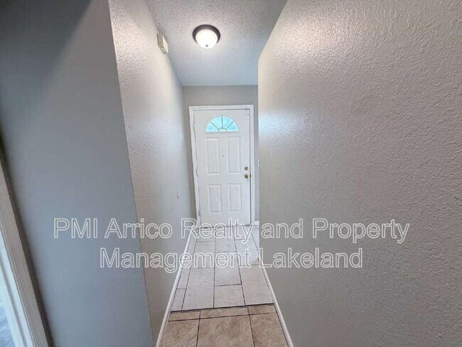Building Photo - 3670 Country Ln