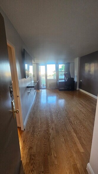 Building Photo - 12399 Flatlands Ave