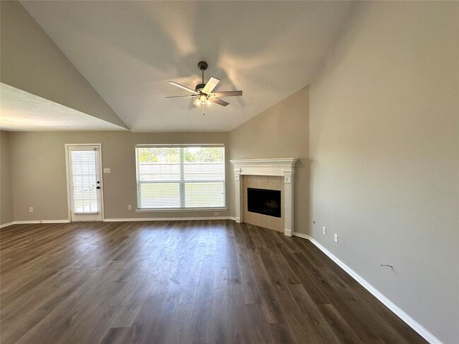 Building Photo - 3031 Valley Ct