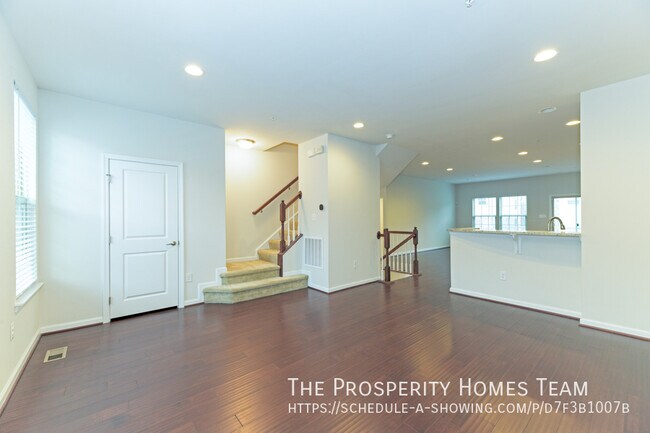 Building Photo - 2744 Fredericksburg Rd