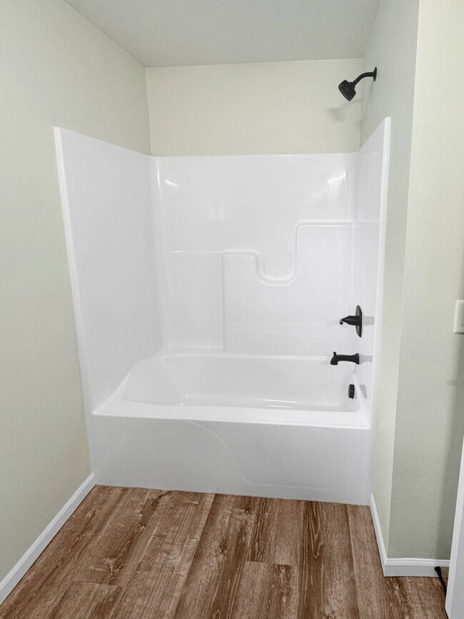 Building Photo - 607 W Main St