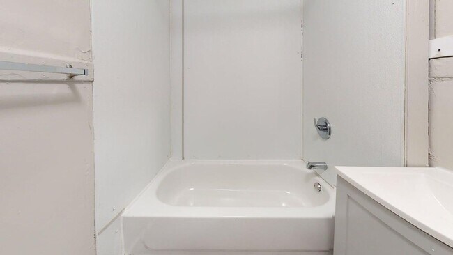 Building Photo - 3130 W 30th St