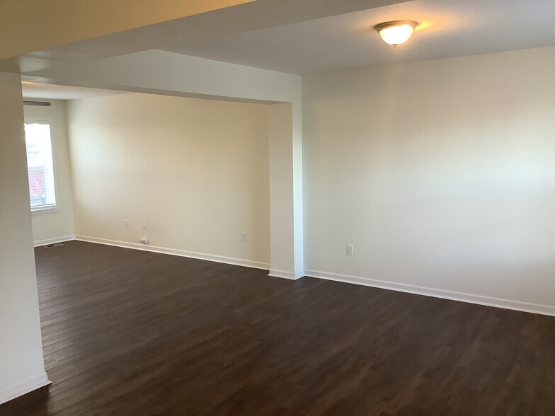 Building Photo - 9911 Codyview Dr