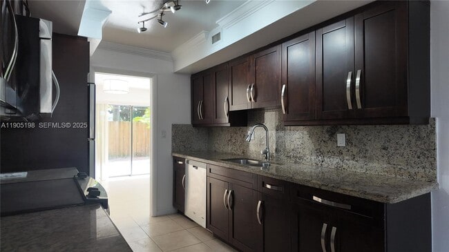 Building Photo - 3326 Farragut St