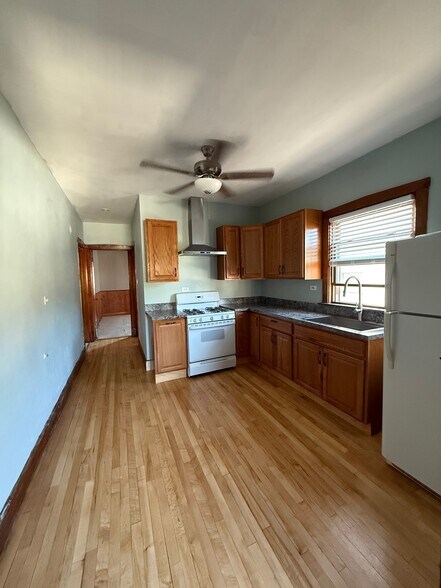 Building Photo - 5505 N Mason Ave