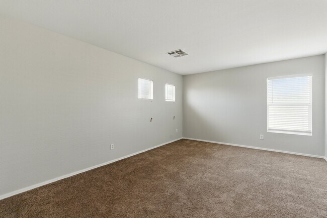 Building Photo - 11546 W Schleifer Dr