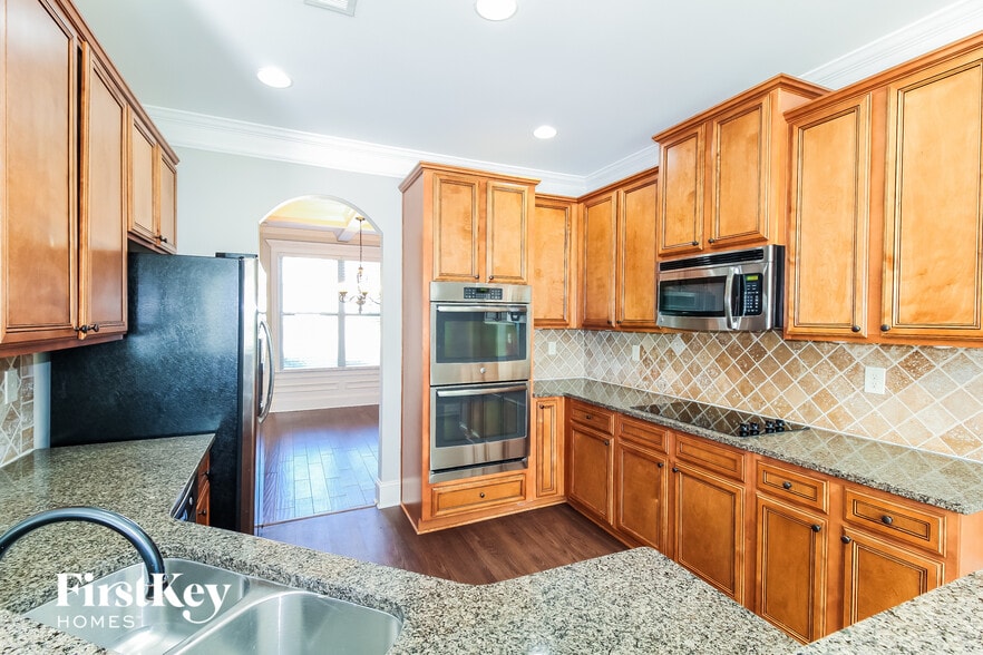 Building Photo - 102 Birchwood Ct