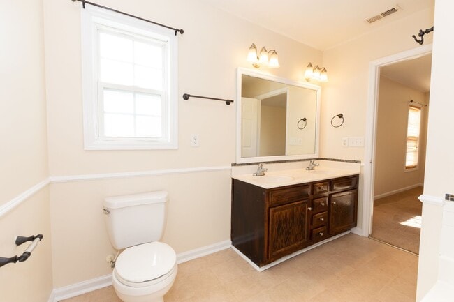 Building Photo - MOVE-IN READY $300 off first month